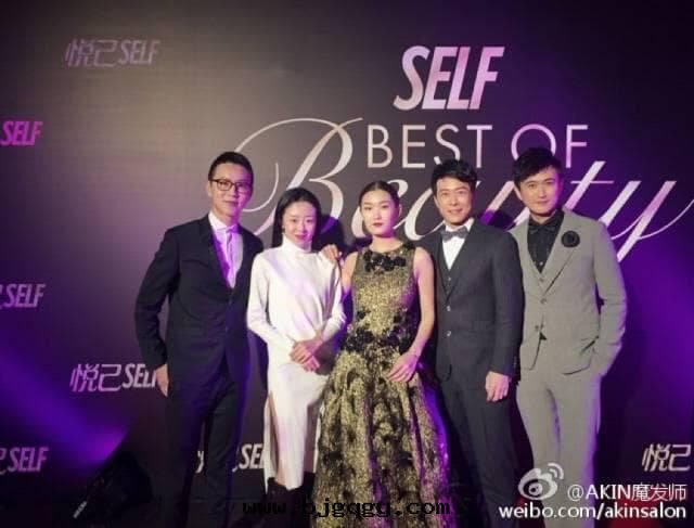  亞洲(zhōu)美(měi)發(fà)天(tiān)王VS日(rì)本(běn)保養天(tiān)王，AKIN老师與(yǔ)日(rì)本(běn)保養天(tiān)後(hòu)山(shān)本(běn)夫奈子一起(qǐ)作(zuò)为(wèi)辣(là)媽學(xué)院(yuàn)的(de)嘉賓。