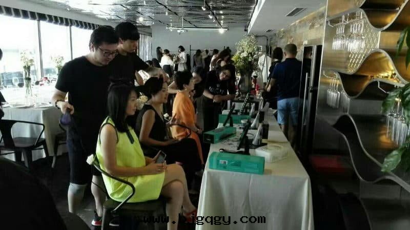 DAFNI陶瓷直(zhí)發(fà)梳会(huì)員活動(dòng)