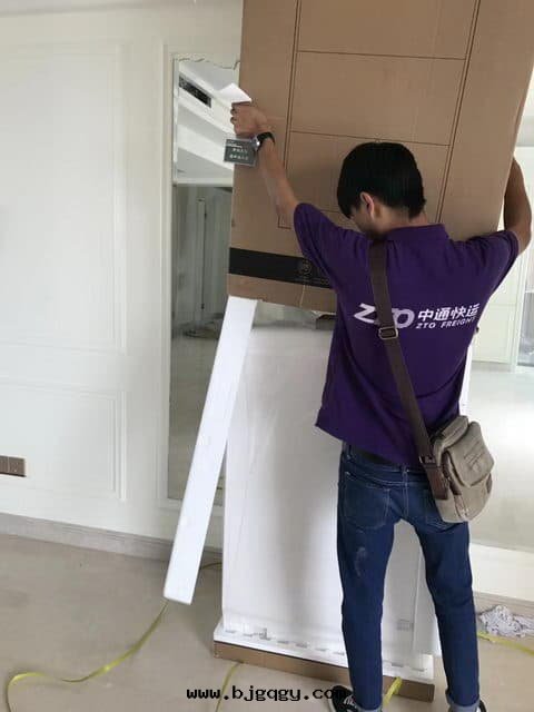 RootSense根(gēn)元智能(néng)鞋(xié)柜-Footies-如(rú)何拆開(kāi)包(bāo)裝(zhuāng)箱(xiāng)，去(qù)掉打(dǎ)包(bāo)带(dài)，向(xiàng)上(shàng)提(tí)起(qǐ)紙(zhǐ)箱(xiāng)