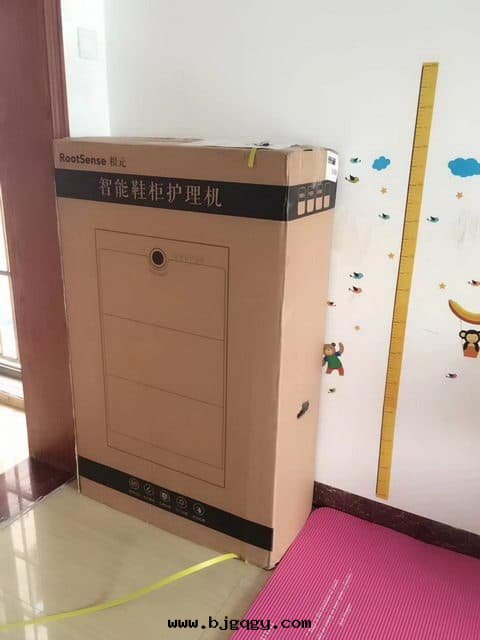 运到(dào)客戶家(jiā)中的(de)RootSense智能(néng)鞋(xié)柜-Footies