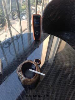 負離子对(duì)PM2.5的(de)净化效果(guǒ)对(duì)比测試，以(yǐ)香煙作(zuò)为(wèi)PM2.5源