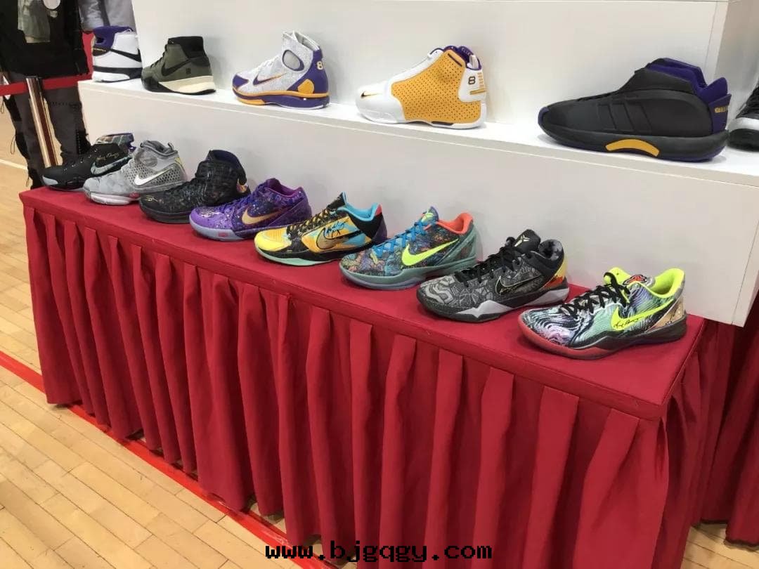 科比親签(qiān)大(dà)师之(zhī)路