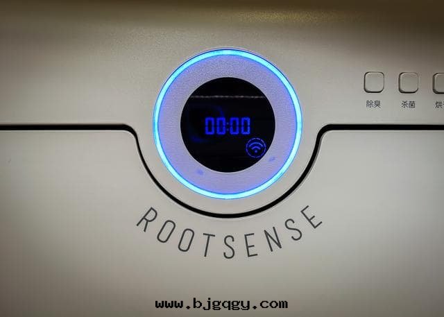 模範測評 | 这(zhè)款智能(néng)鞋(xié)櫃護理(lǐ)機(jī)，或(huò)将成(chéng)为(wèi)重(zhòng)要(yào)的(de)智能(néng)家(jiā)居(jū)标(biāo)配