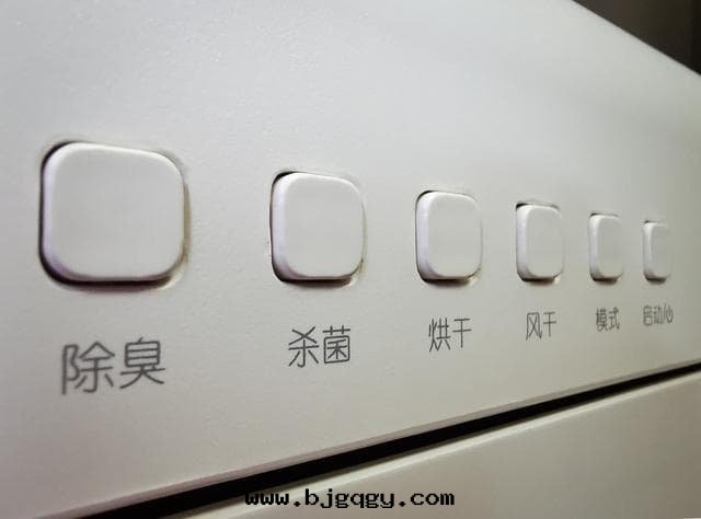 模範測評 | 这(zhè)款智能(néng)鞋(xié)櫃護理(lǐ)機(jī)，或(huò)将成(chéng)为(wèi)重(zhòng)要(yào)的(de)智能(néng)家(jiā)居(jū)标(biāo)配