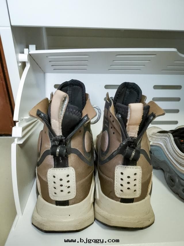 模範測評 | 这(zhè)款智能(néng)鞋(xié)櫃護理(lǐ)機(jī)，或(huò)将成(chéng)为(wèi)重(zhòng)要(yào)的(de)智能(néng)家(jiā)居(jū)标(biāo)配