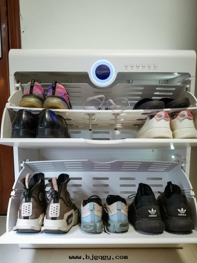 模範測評 | 这(zhè)款智能(néng)鞋(xié)櫃護理(lǐ)機(jī)，或(huò)将成(chéng)为(wèi)重(zhòng)要(yào)的(de)智能(néng)家(jiā)居(jū)标(biāo)配