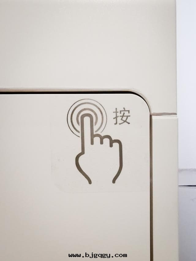 模範測評 | 这(zhè)款智能(néng)鞋(xié)櫃護理(lǐ)機(jī)，或(huò)将成(chéng)为(wèi)重(zhòng)要(yào)的(de)智能(néng)家(jiā)居(jū)标(biāo)配