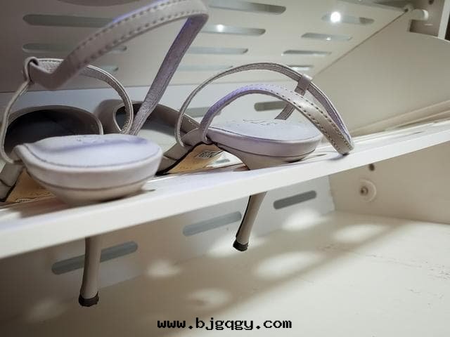 模範測評 | 这(zhè)款智能(néng)鞋(xié)櫃護理(lǐ)機(jī)，或(huò)将成(chéng)为(wèi)重(zhòng)要(yào)的(de)智能(néng)家(jiā)居(jū)标(biāo)配