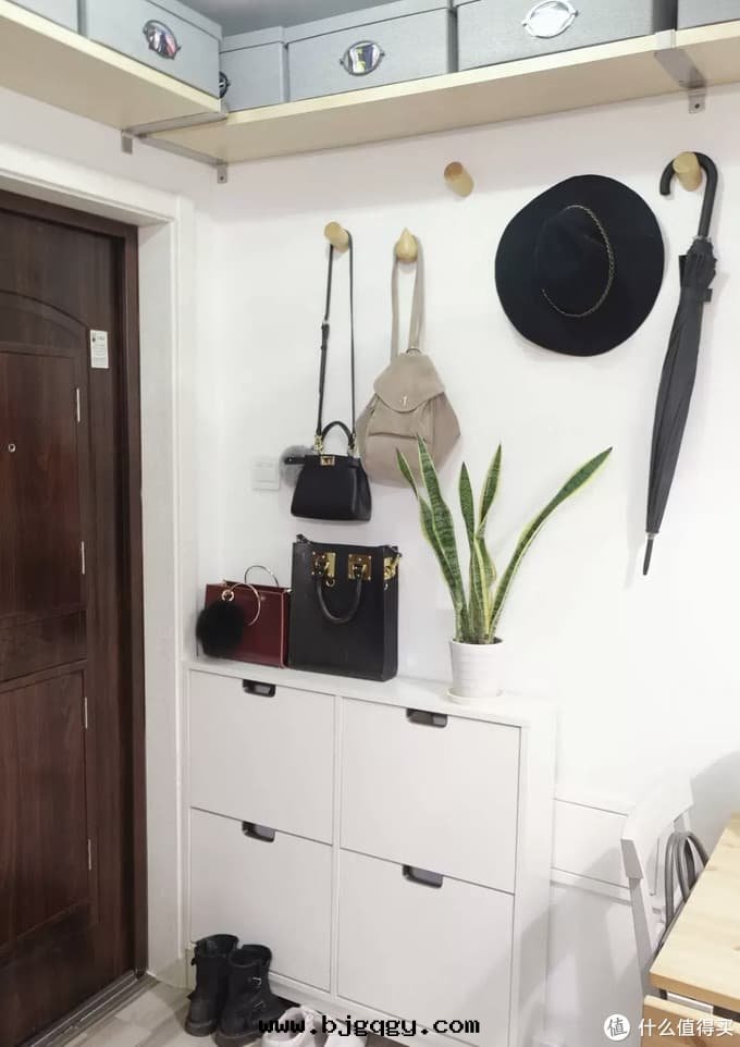 裝(zhuāng)鞋(xié)柜时(shí)，記(jì)得多(duō)花(huā)點(diǎn)錢(qián)这(zhè)樣(yàng)裝(zhuāng)，誰(shéi)用(yòng)都说(shuō)實(shí)用(yòng)！