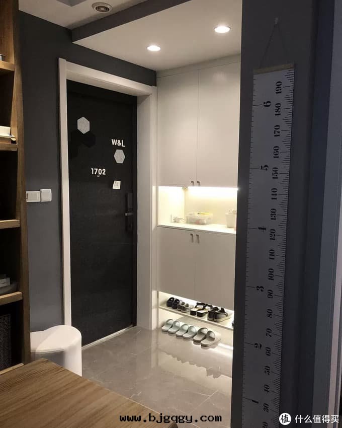 裝(zhuāng)鞋(xié)柜时(shí)，記(jì)得多(duō)花(huā)點(diǎn)錢(qián)这(zhè)樣(yàng)裝(zhuāng)，誰(shéi)用(yòng)都说(shuō)實(shí)用(yòng)！