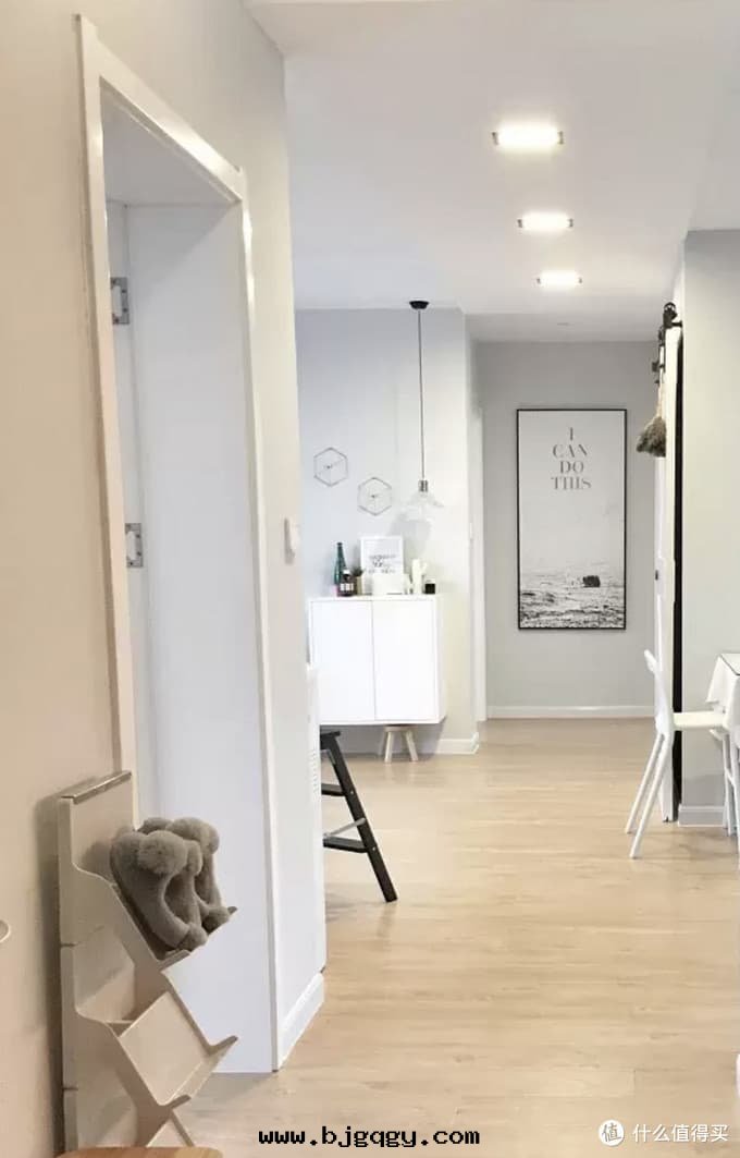 裝(zhuāng)鞋(xié)柜时(shí)，記(jì)得多(duō)花(huā)點(diǎn)錢(qián)这(zhè)樣(yàng)裝(zhuāng)，誰(shéi)用(yòng)都说(shuō)實(shí)用(yòng)！