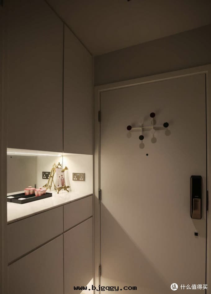 裝(zhuāng)鞋(xié)柜时(shí)，記(jì)得多(duō)花(huā)點(diǎn)錢(qián)这(zhè)樣(yàng)裝(zhuāng)，誰(shéi)用(yòng)都说(shuō)實(shí)用(yòng)！