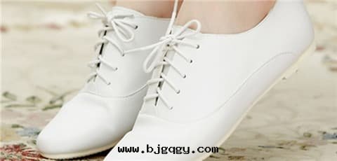 小白(bái)鞋(xié)为(wèi)什(shén)么变黃